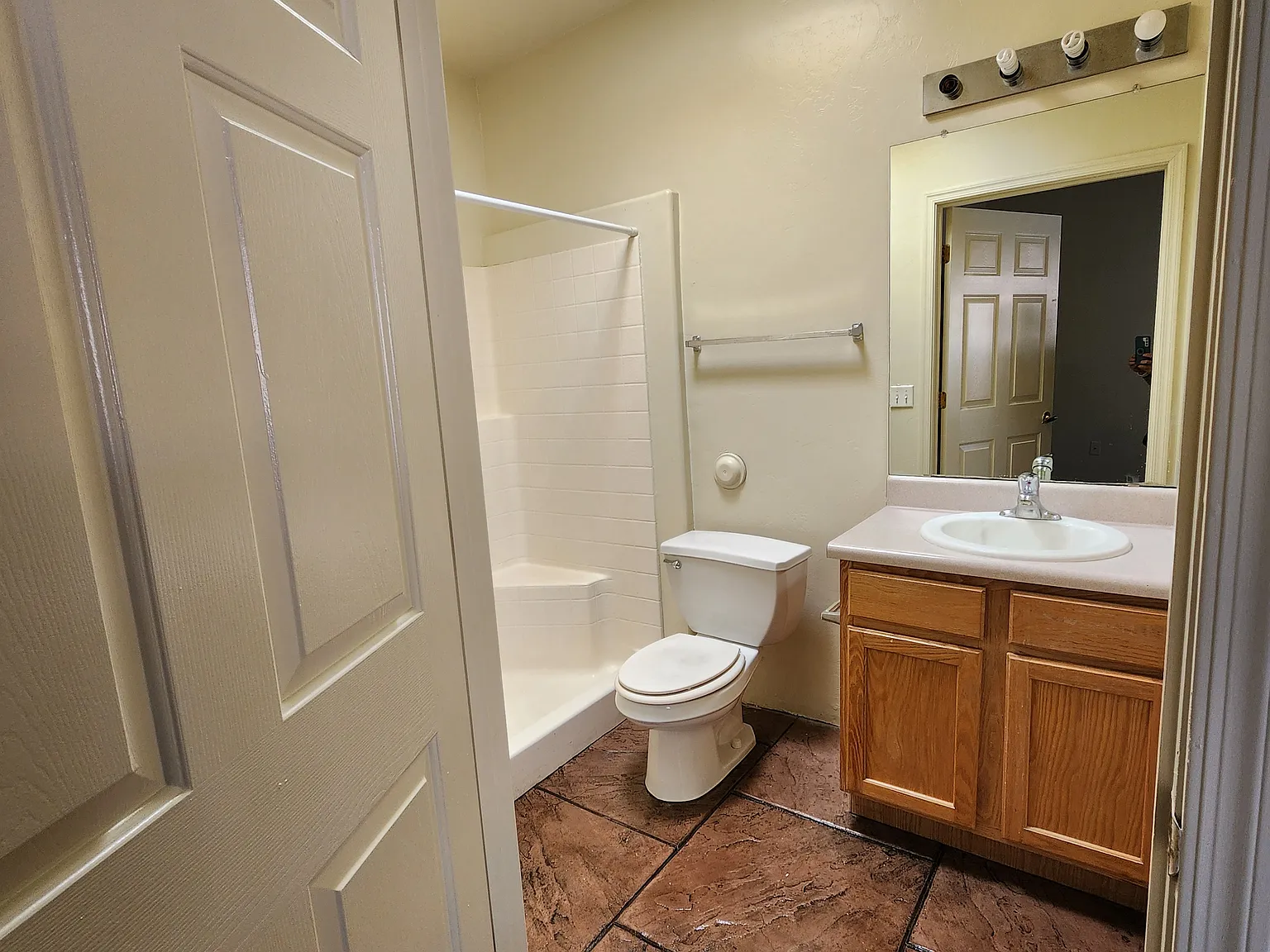 2 bed, 900 sqft, $1,250 — Photo 4