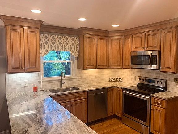 2nd image of 333 Farmington Dr
