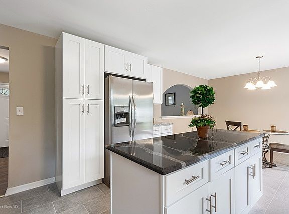 5th image of 460 S Manor Dr