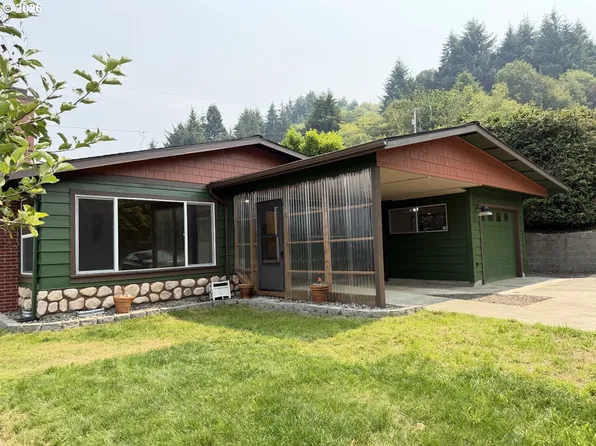 900 Rowe St, Reedsport, OR 97467