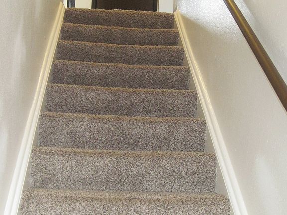 2-level townhome 1.5 ba.