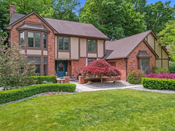 48563 Hidden Oaks Ln, Shelby Township, MI 48317