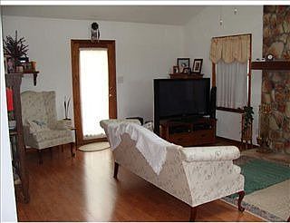 4th image of 157 Brier Hill Ln