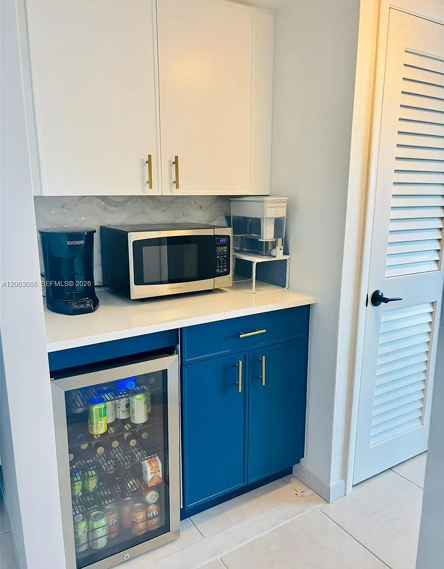 Nautical Towers Condo — Photo 3