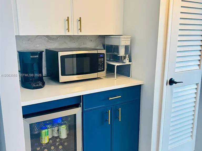 720 Bayshore Dr #604 — Photo 3