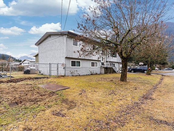 3rd image of 385 3rd Ave