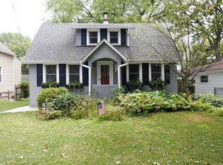 1022 Half Day Rd, Highland Park, IL 60035