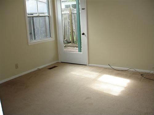 3rd image of 124 Knoll Cir