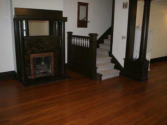 5th image of 303 Crescent St NE