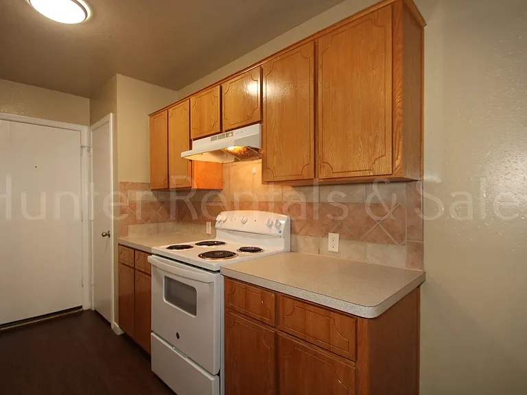 930 Ramblewood St #B — Photo 10