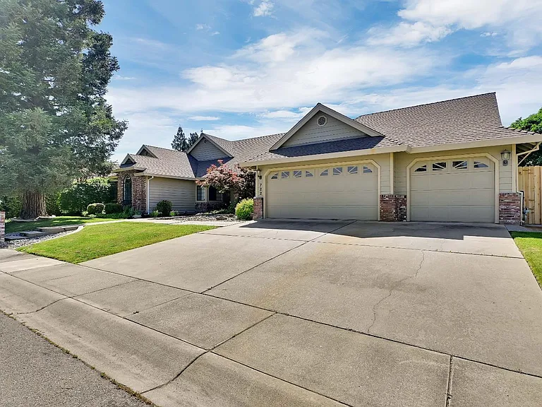 722 Mariner Loop — Photo 2