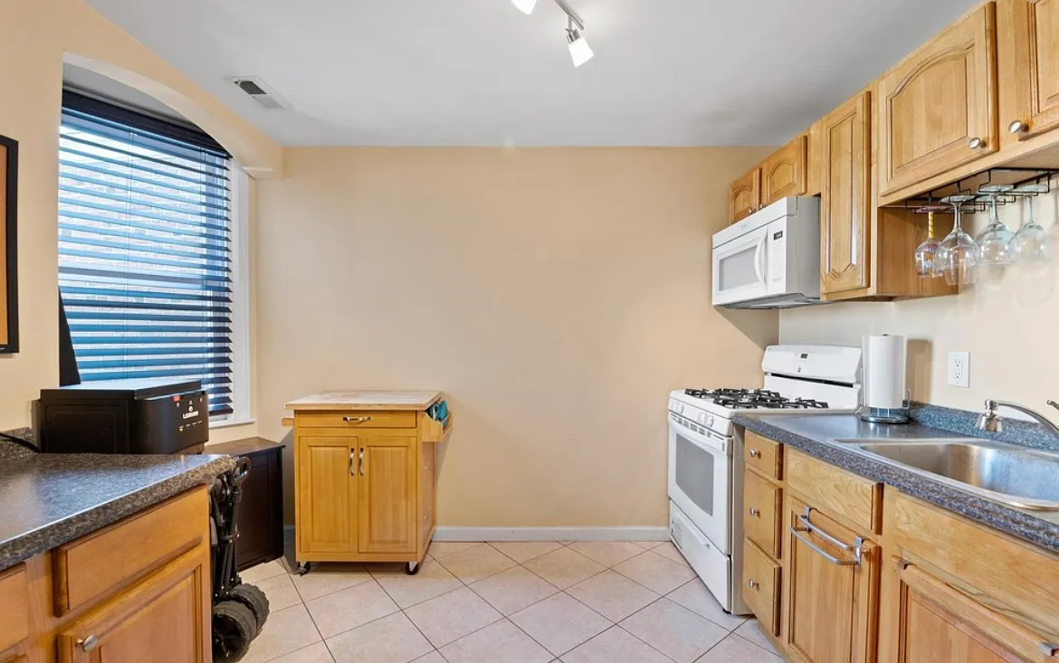 1 bed, $1,285 — Photo 2
