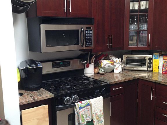 3rd image of 2205 N Lincoln Ave Penthouse 4N