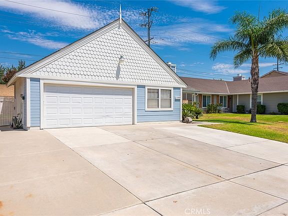 3rd image of 15940 Mesa Dr