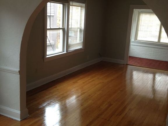 4th image of 4329 Roanoke Pkwy APT 1N
