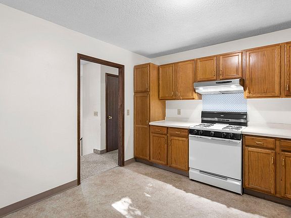 4th image of 17114 Gage Ave