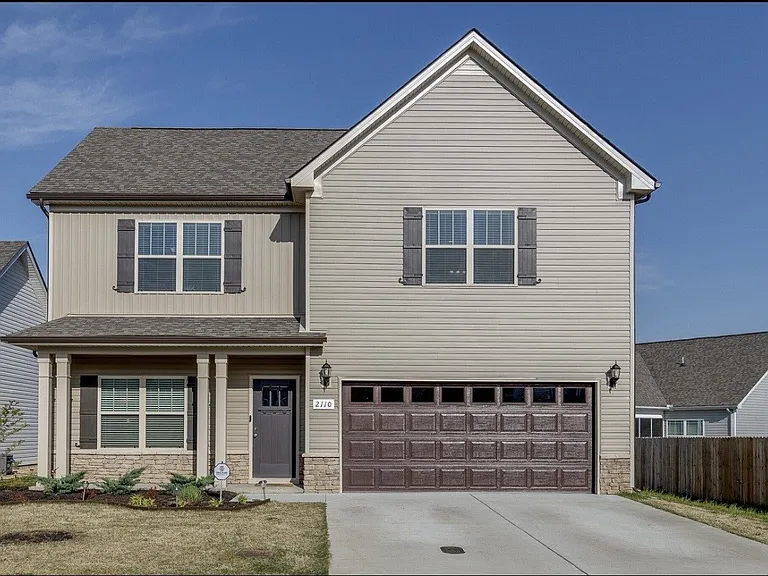 2110 Oak Dr — Photo 1