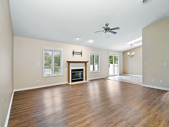 3rd image of 1533 Sir Lancelot Dr