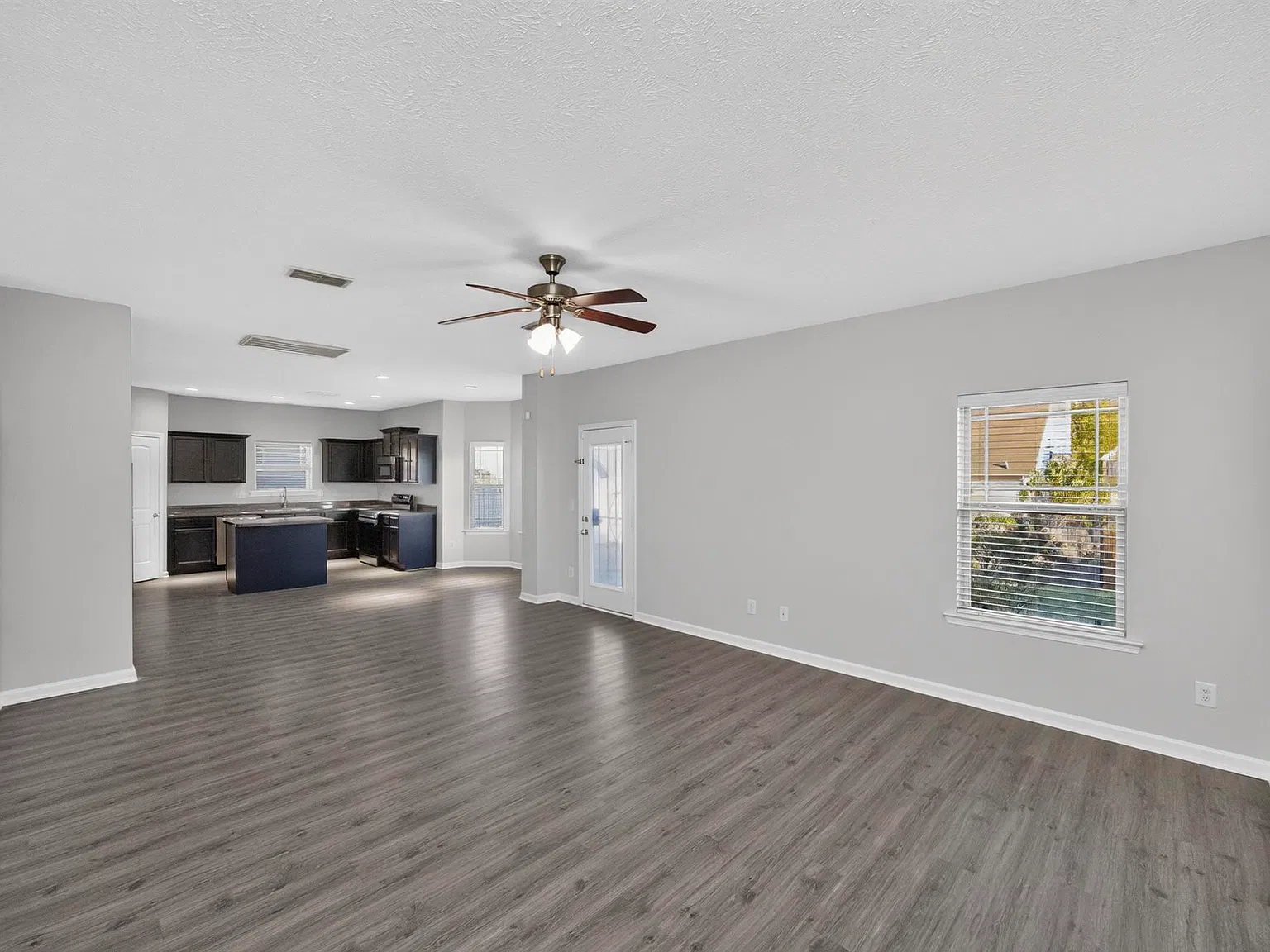 3 bed, 2.5 bath, 2249 sqft, $2,500 — Photo 4