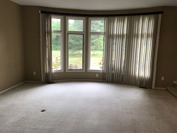 4th image of 2852 Canterbury Ct