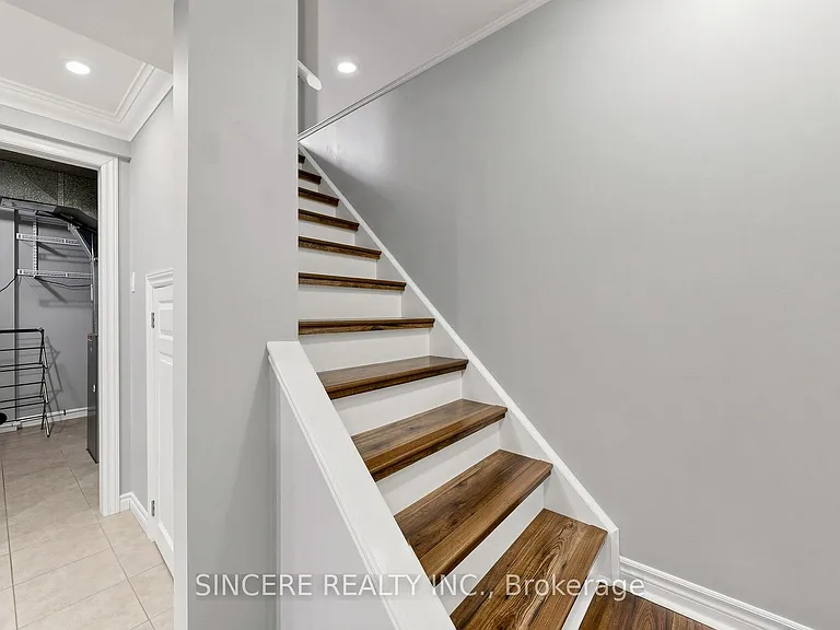 592 Canewood Cres — Photo 33