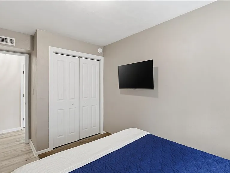 3811 Pretty Lake Ave #B — Photo 16