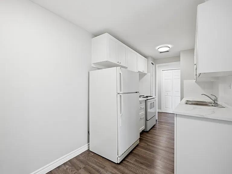 115 Main St E — Photo 12