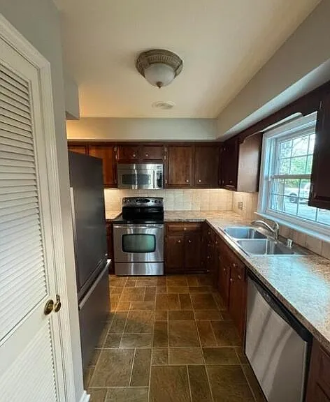 1145 Dunbarton Ln — Photo 7