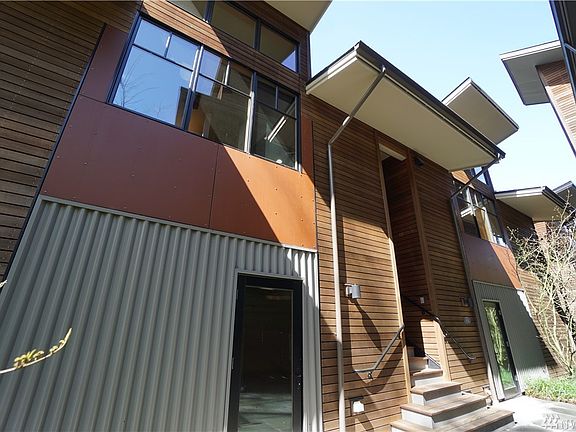 2nd image of 988 Vineyard Ln