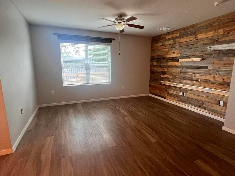 309 Cactus St SE — Photo 5