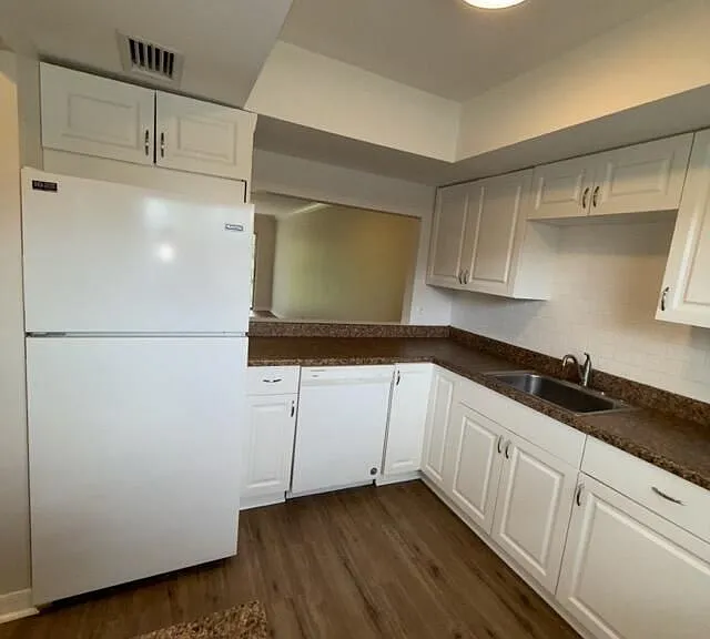 1900 S Kanner Hwy #1 — Photo 13
