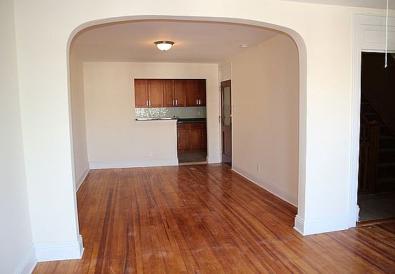 3rd image of 2828 47th St #2L