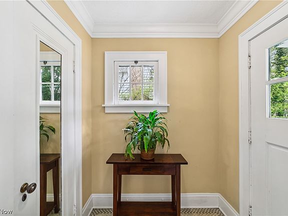 5th image of 3266 Meadowbrook Blvd