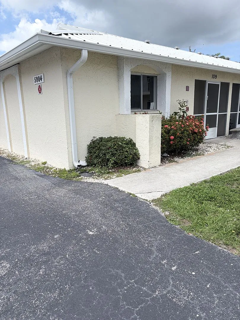 5004 Chiquita Blvd S — Photo 2