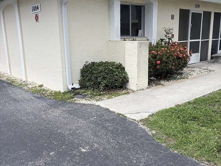 5004 Chiquita Blvd S — Photo 13