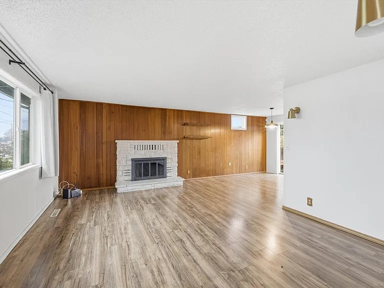 2500 Alma Dr — Photo 9