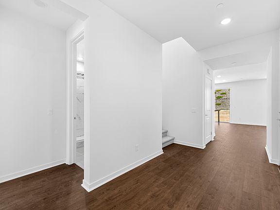 WR Lot 35 Plan 6 Foyer