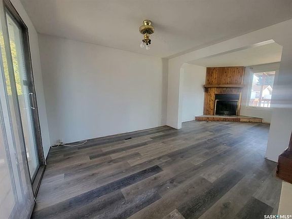 4th image of 382 34th St W