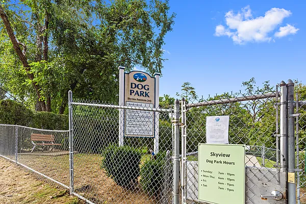 Sold by Grand Lux Realty | media 14