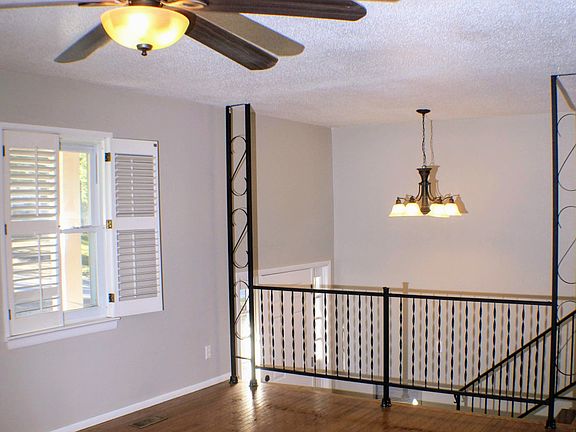 4th image of 1918 Preswood Dr