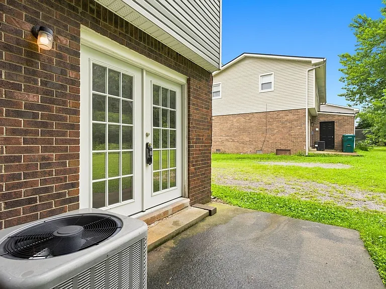 758 McPherson Dr — Photo 27