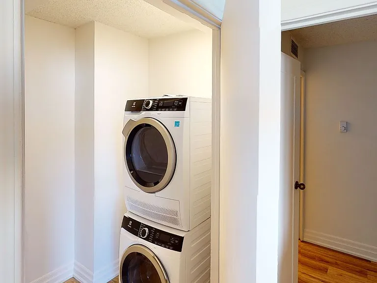 435 Albert St — Photo 24