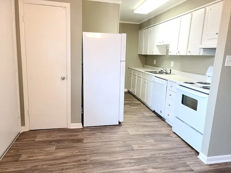 Stonegate Apartments — Photo 4
