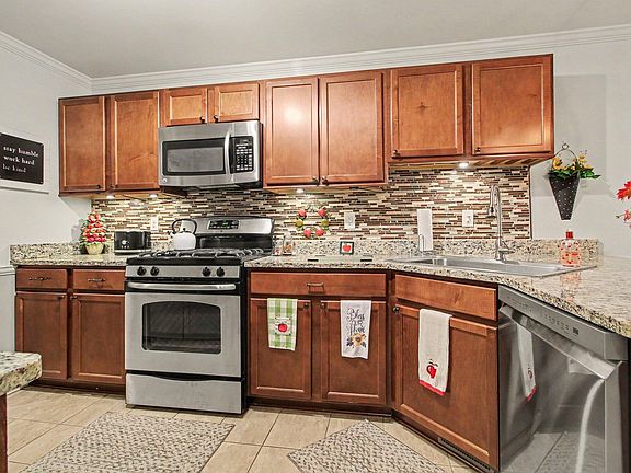 5th image of 301 Victoria Dr