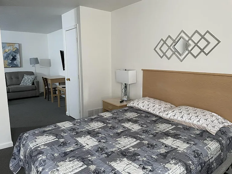 Fielding Court Apartments — Photo 9