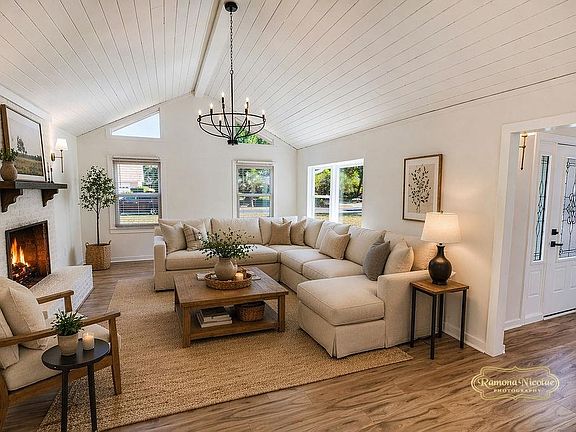 3rd image of 1769 Crooked Pine Dr.
