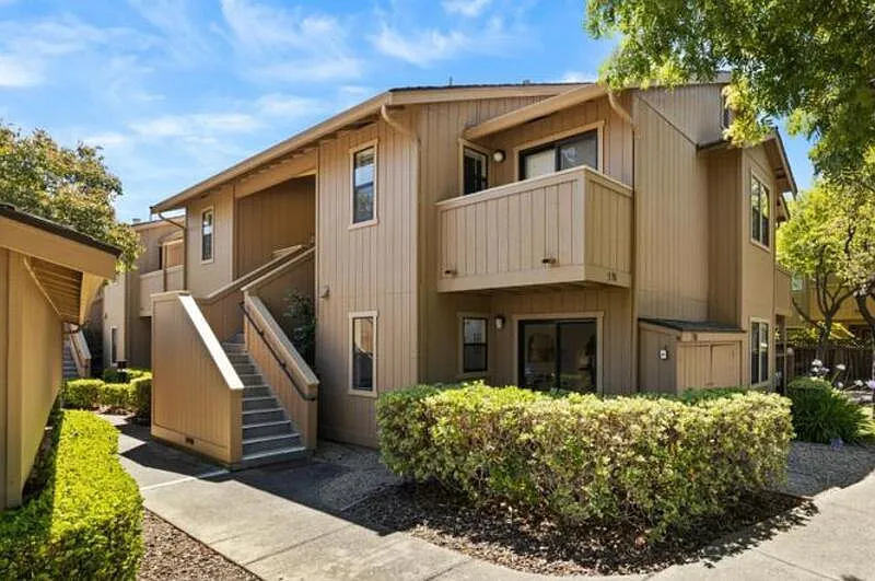 1 bed, 1.0 bath, 763 sqft, $2,300 — Photo 2