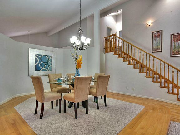 5th image of 271 Oak Grove Ct