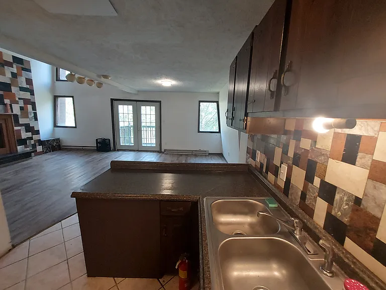 2424 Winding Way — Photo 4