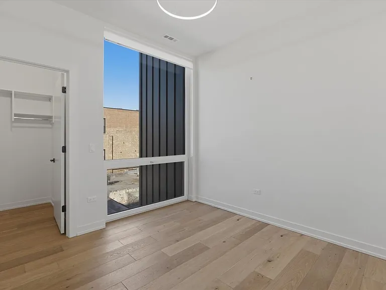 4513 N Clark St #411 — Photo 5